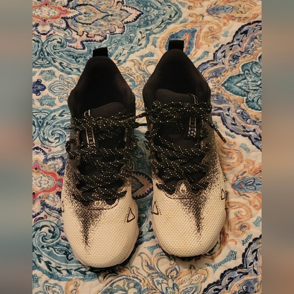 Under Armour Black And White Football Cleats